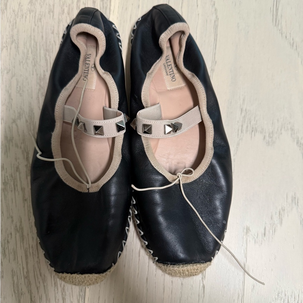 Valentino Rockstud Accents Leather Mary Jane Flats
Size: 39